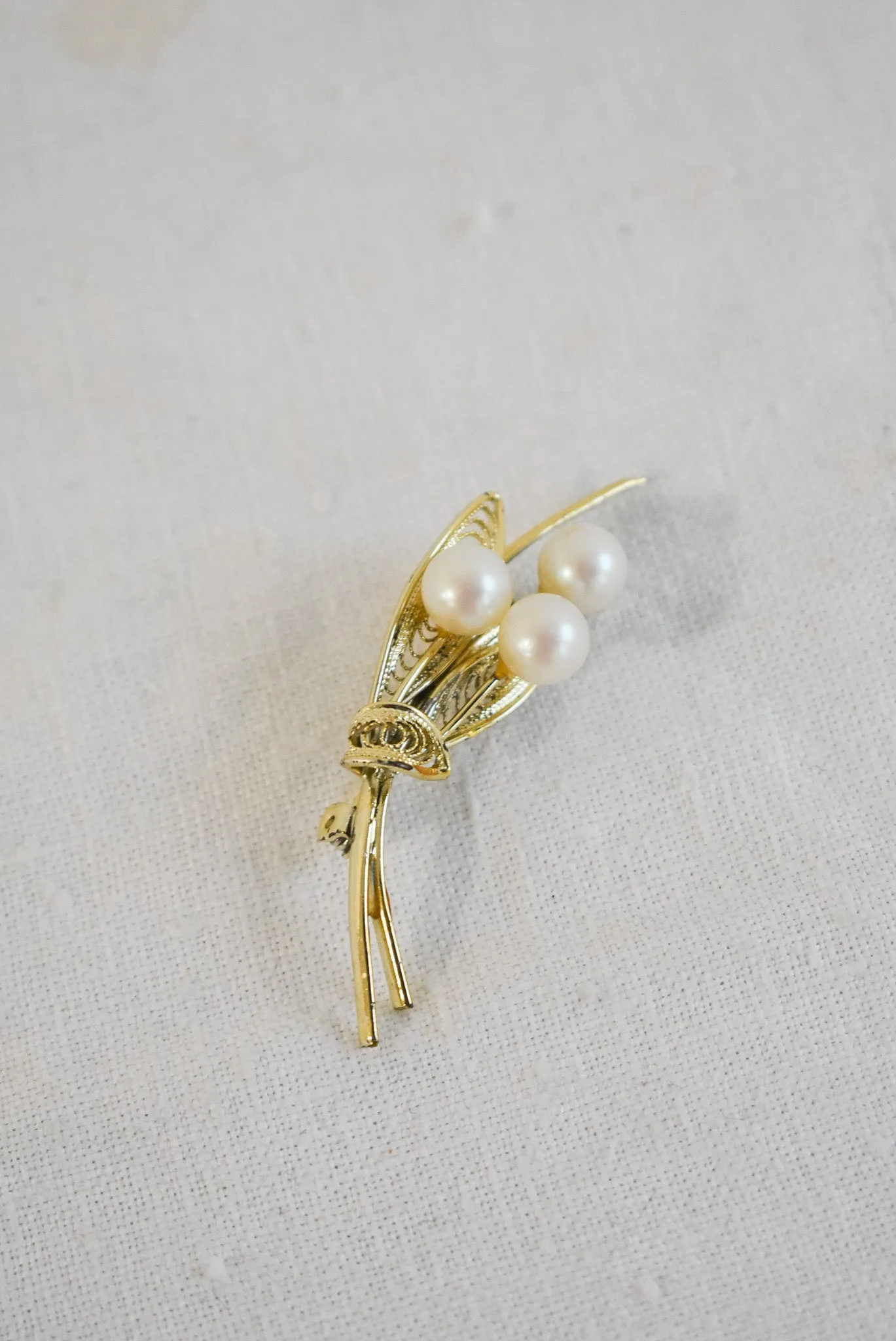 Faux pearl flower bouquet brooch