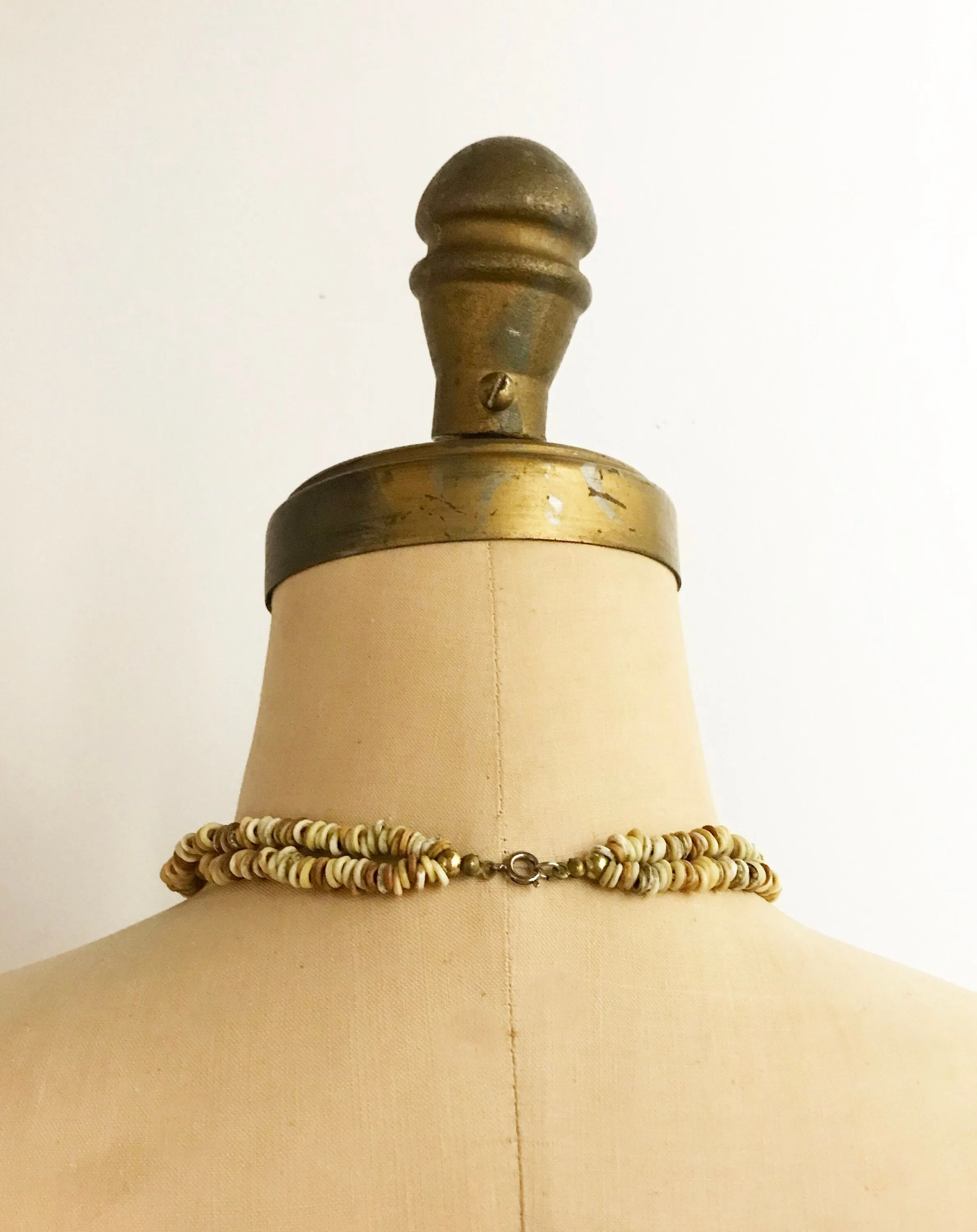 Inspired by the beach | 1970s shell choker necklace | 70s seashells with brass shell pendant