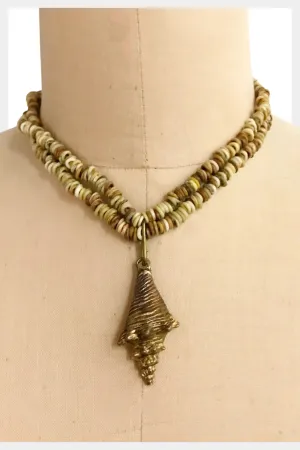 Inspired by the beach | 1970s shell choker necklace | 70s seashells with brass shell pendant
