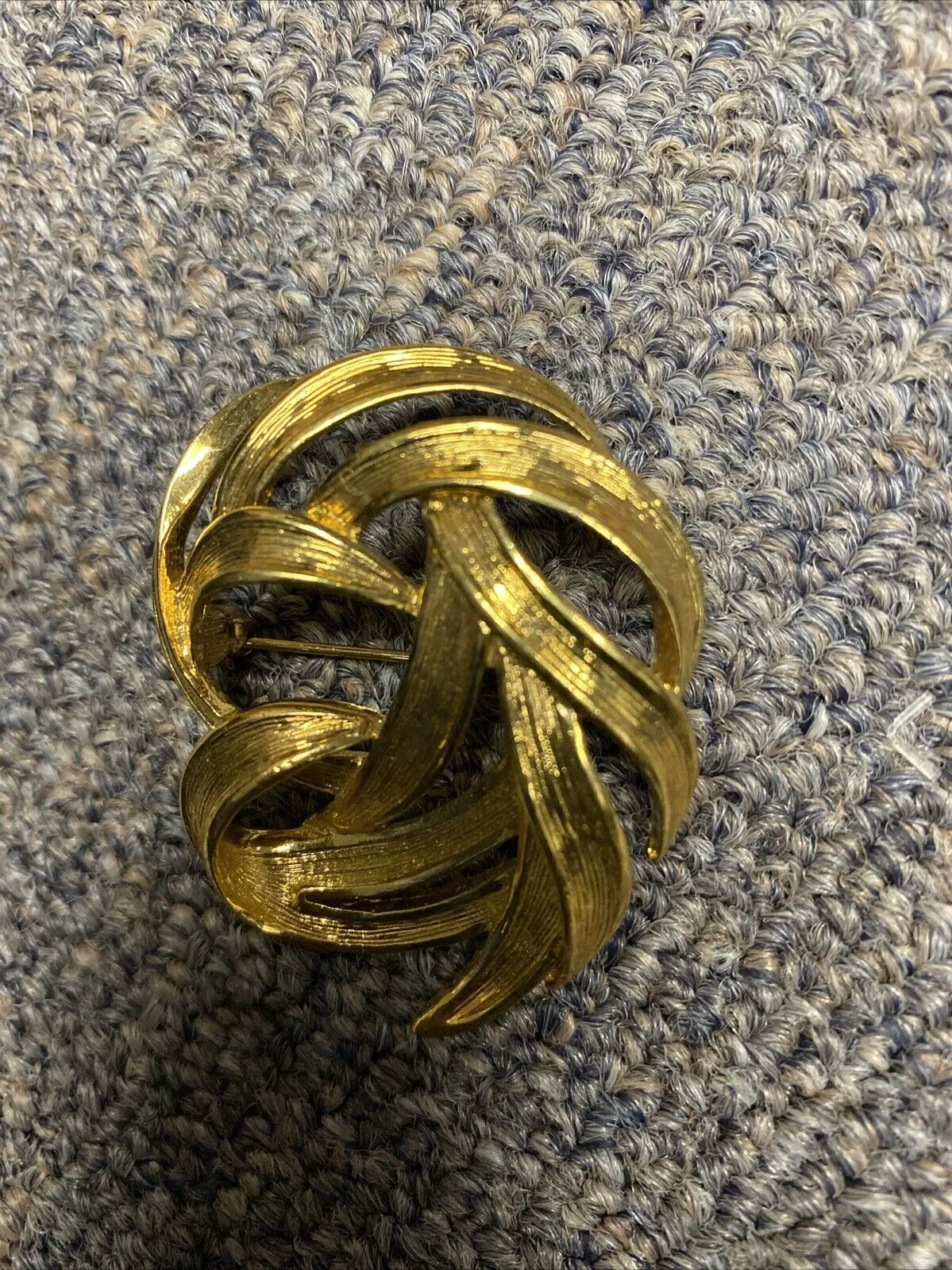 Vintage MONET Signed Lg Ribbon Swirl Brooch Pin Brushed Gold Lovely Gift