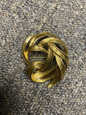 Vintage MONET Signed Lg Ribbon Swirl Brooch Pin Brushed Gold Lovely Gift