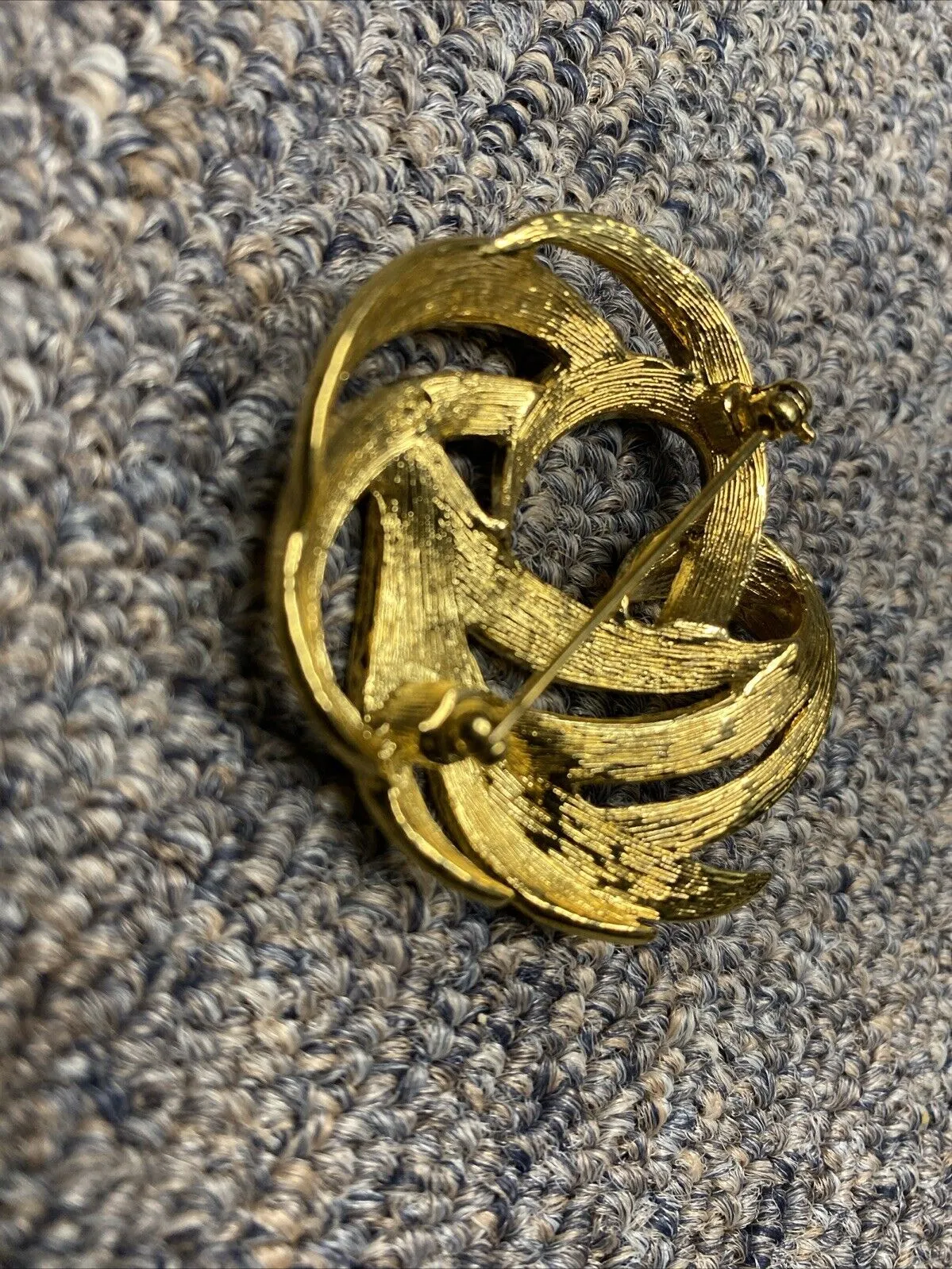 Vintage MONET Signed Lg Ribbon Swirl Brooch Pin Brushed Gold Lovely Gift